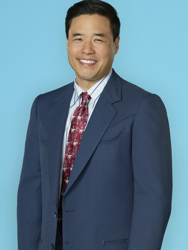Randall Park als Louis in Fresh Off the Boat