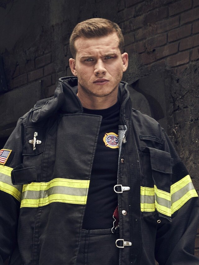 Oliver Stark als Evan 'Buck' Buckley in 9-1-1 Notruf L.A.
